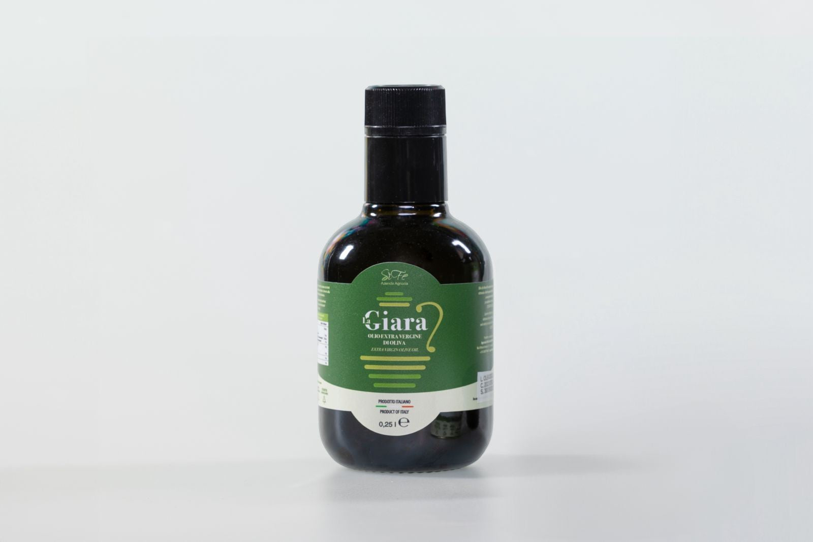 Bottiglia di Olio Extravergine di Oliva La Giara Agricolasifè, estratto a freddo, prodotto in Puglia.